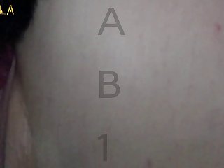 约翰神父松开手，女主人向前摔倒在地，四肢着地。然而，阴茎太长了，